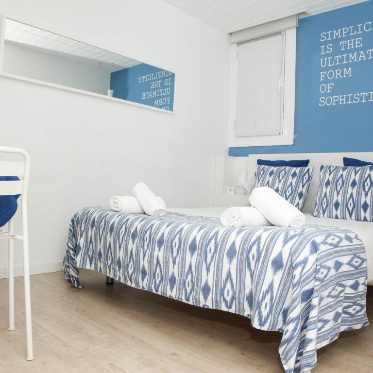 Petit Hotel - Small Double Room - 2