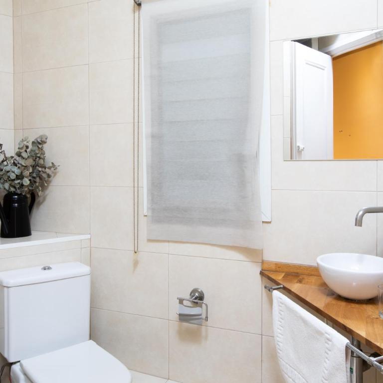 Jardinets Guest House - Budget Double Room - 3