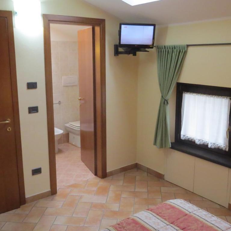 Agriturismo La Staffa - Camera Matrimoniale/Doppia con Letti Singoli con Bagno Privato - 2