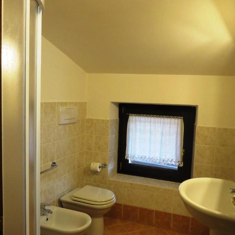 Agriturismo La Staffa - Camera Familiare con Bagno Privato - 1