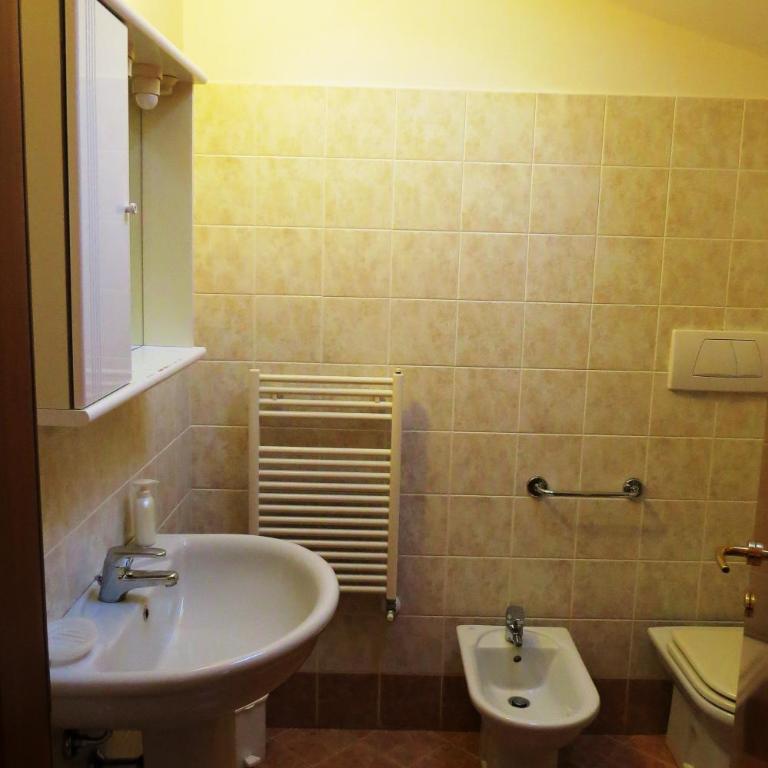 Agriturismo La Staffa - Camera Matrimoniale/Doppia con Letti Singoli con Bagno Privato - 1