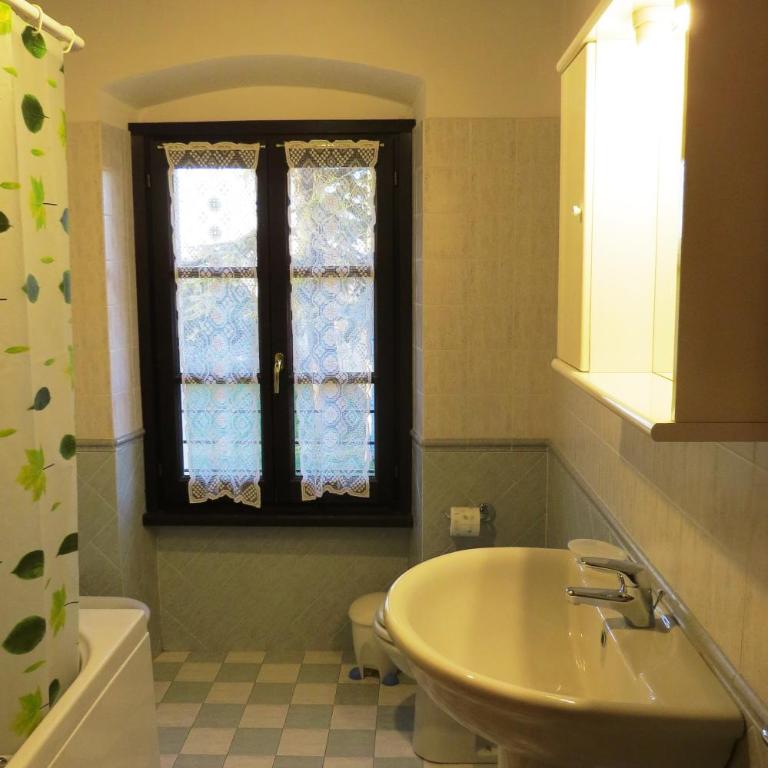 Agriturismo La Staffa - Camera Familiare con Bagno Privato - 1