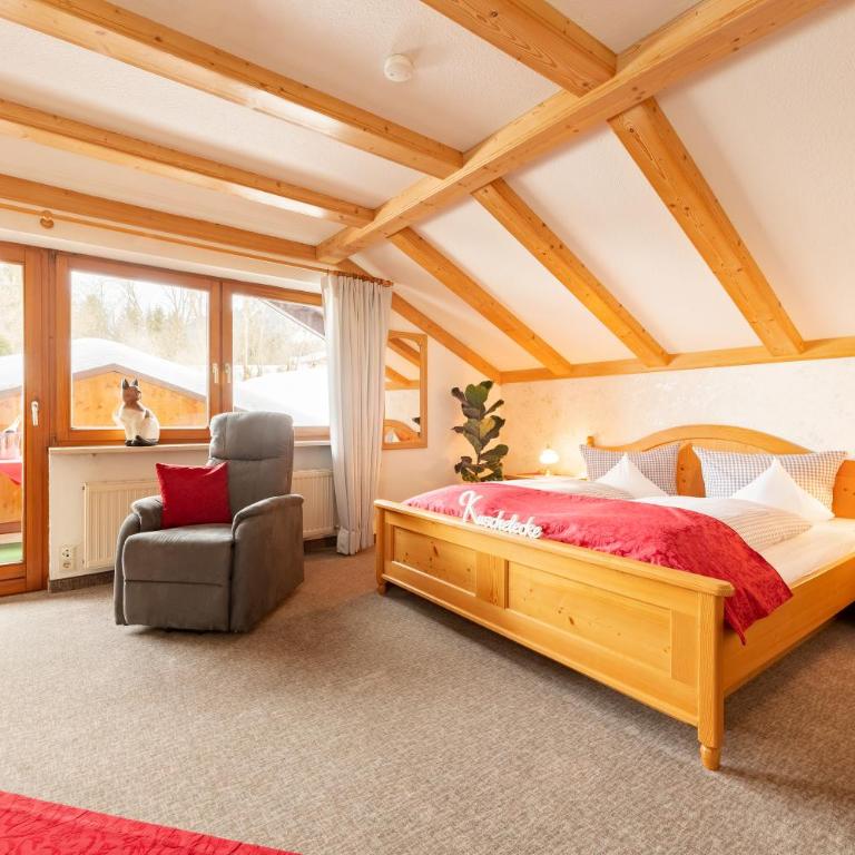 "Haus Alpenblick" - Annehmlichkeiten von 4-Sterne Familien-und Wellnesshotel Viktoria können mitbenutzt werden - Apartment mit Balkon - 1