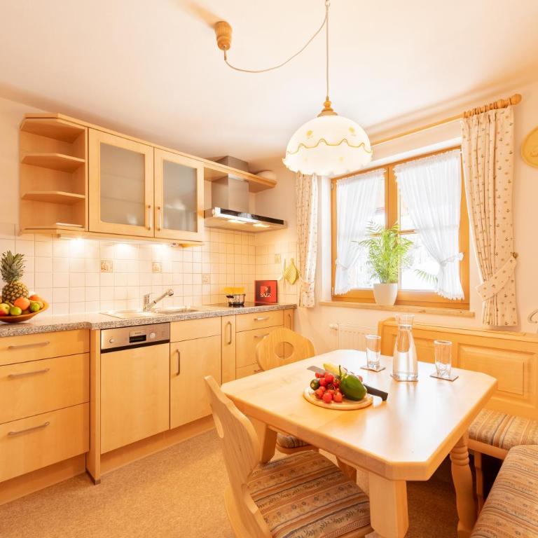 "Haus Alpenblick" - Annehmlichkeiten von 4-Sterne Familien-und Wellnesshotel Viktoria können mitbenutzt werden - Apartment mit 1 Schlafzimmer - 4