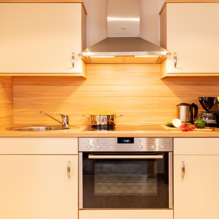 "Haus Alpenblick" - Annehmlichkeiten von 4-Sterne Familien-und Wellnesshotel Viktoria können mitbenutzt werden - Apartment mit Balkon - 2