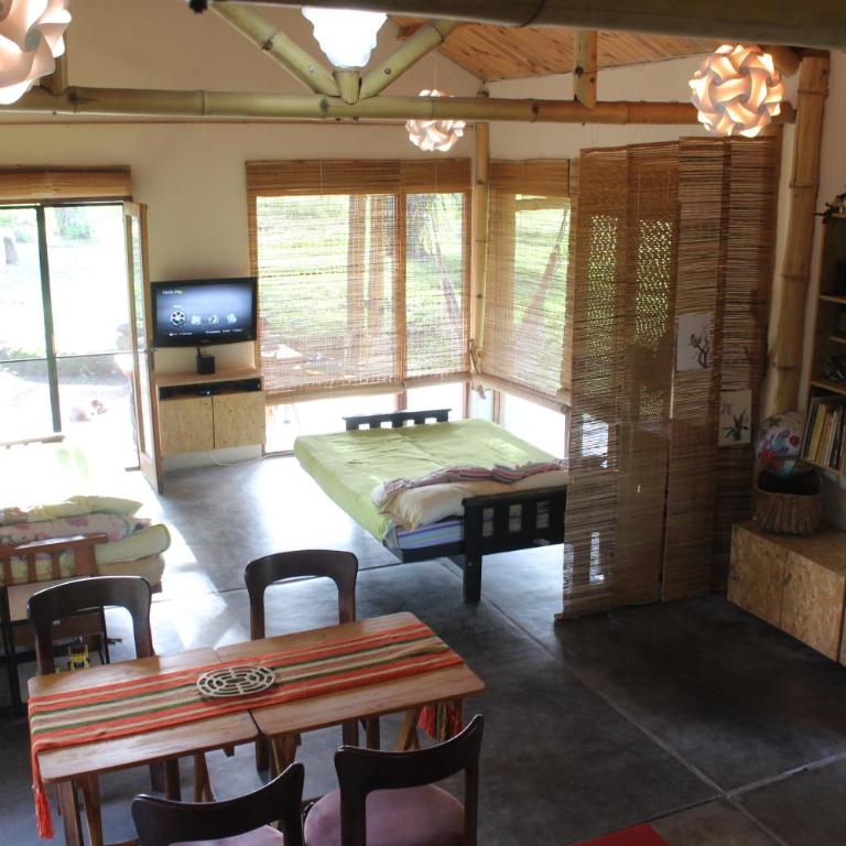 Casa de Bambu Salta - Habitación Cuádruple - vistas al jardín - 5