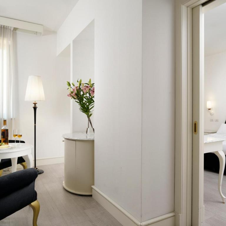 Palace Catania | UNA Esperienze - Superior Triple Room - 4