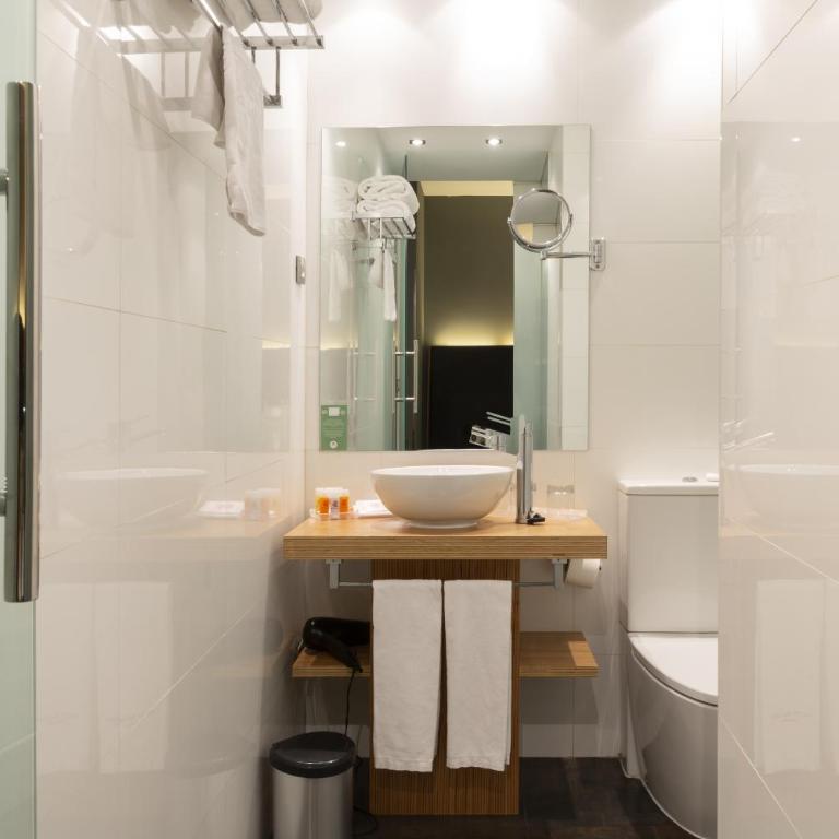 Petit Palace Plaza del Carmen - Triple Room - 4