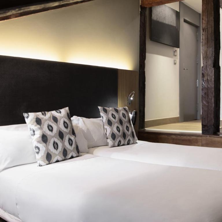 Petit Palace Plaza del Carmen - Triple Room - 2