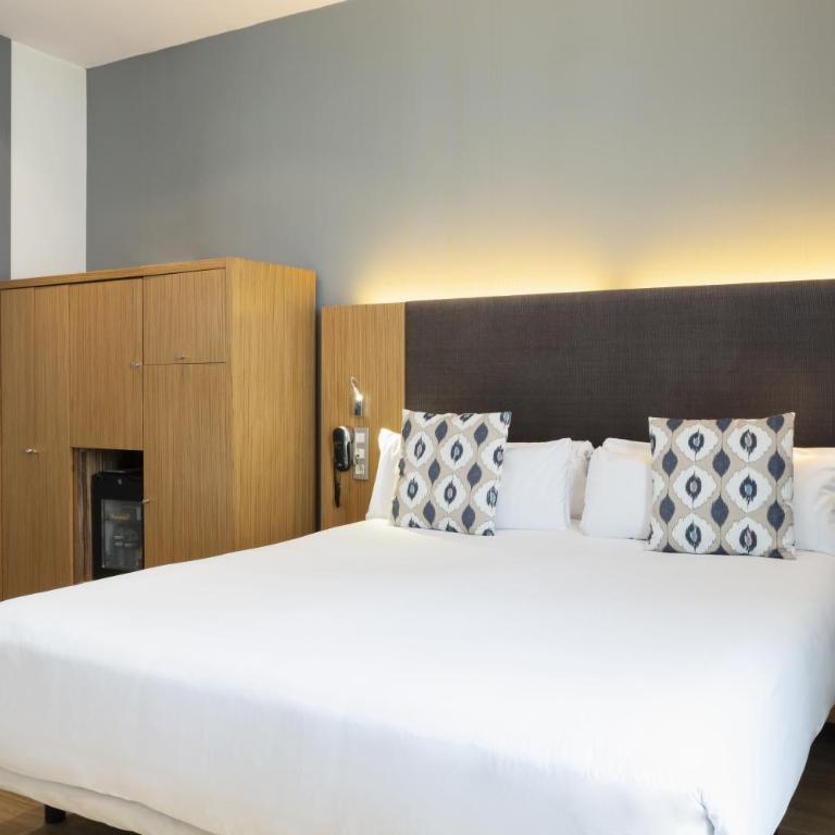 Petit Palace Plaza del Carmen - Quadruple Room with Balcony - 3