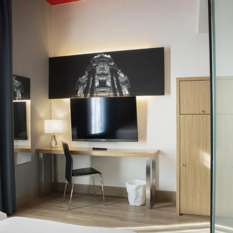 Petit Palace Plaza del Carmen - Quadruple Room with Balcony - 4