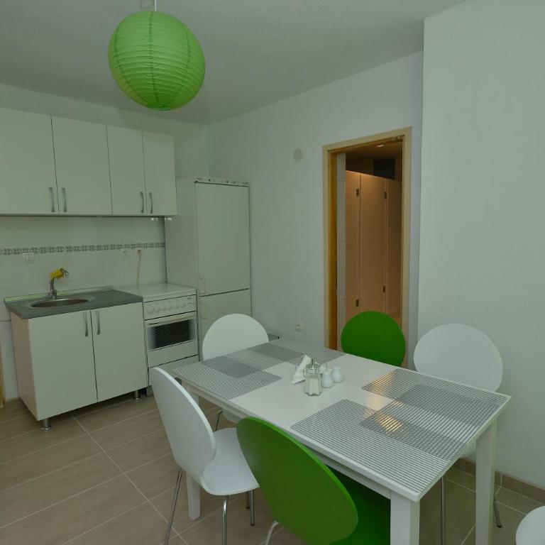 Hostel Bojo - Single Bed in 6-Bed Dormitory Room - 6