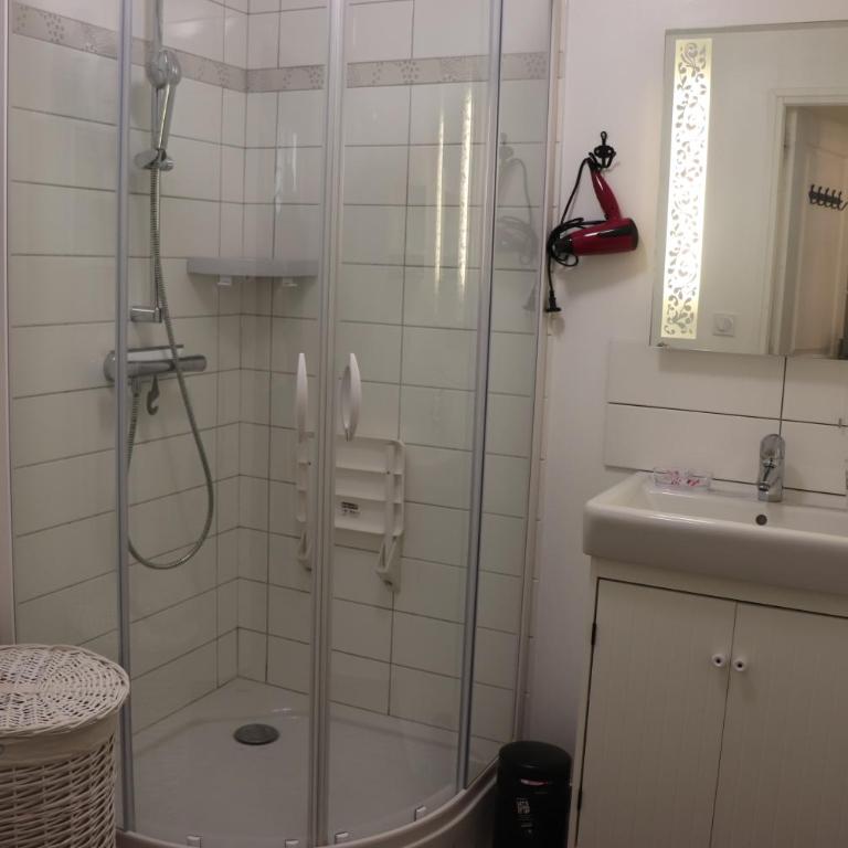 Villa des sables avec 1 studio pour 2 personnes pouvant être complété par une chambre avec sa salle de bain et WC si 4 personnes - Familienstudio - 4