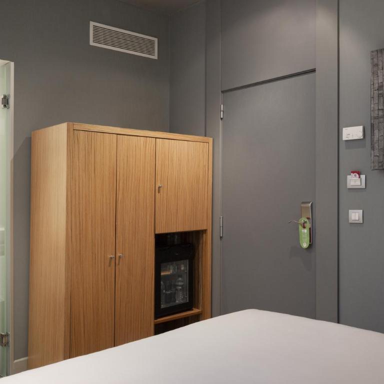 Petit Palace Tres Cruces - Small Double Room with Interior View (1-2 Adults) - 5
