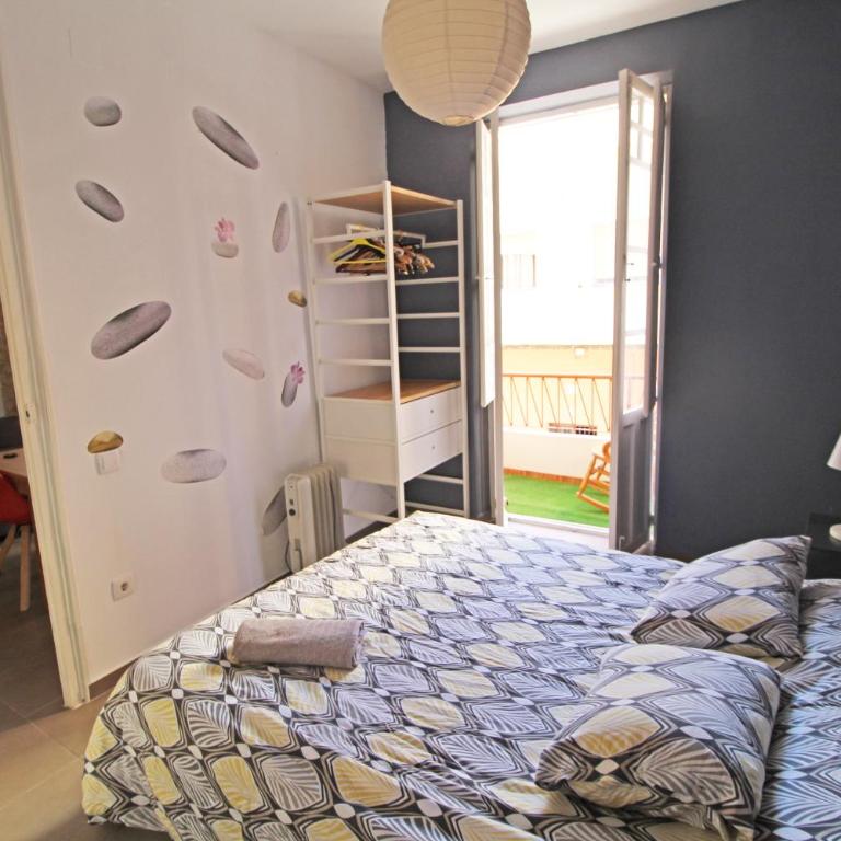 Amplio, luminoso y céntrico. Decoración cuidada. - Three-Bedroom Apartment - 7