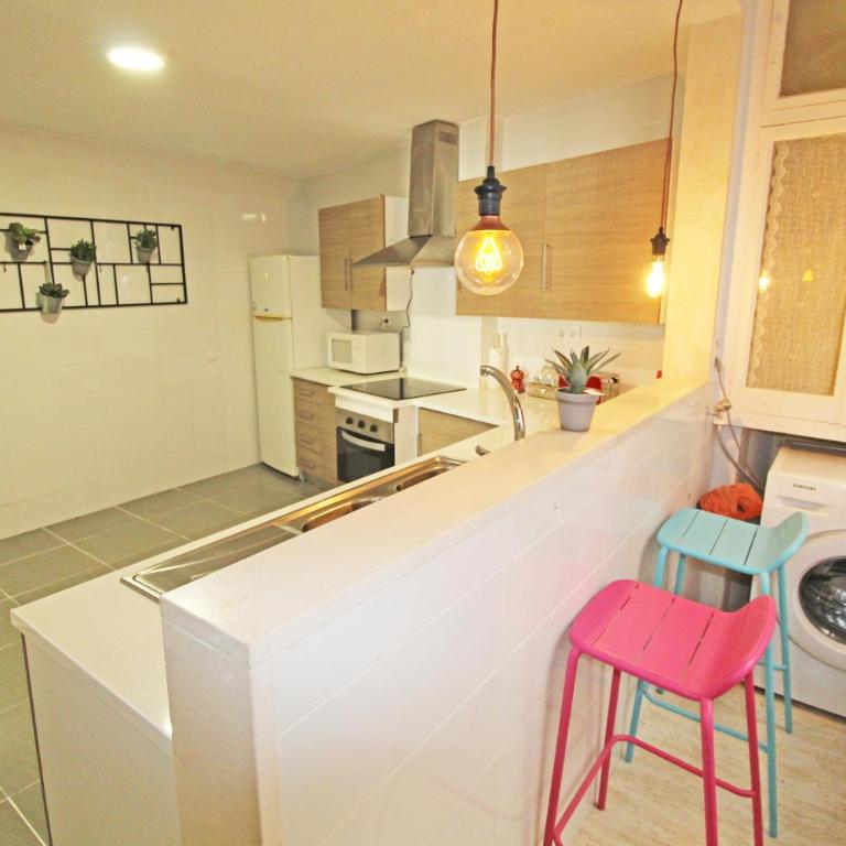 Céntrico y espacioso piso en barrio tranquilo - Two-Bedroom Apartment - 8