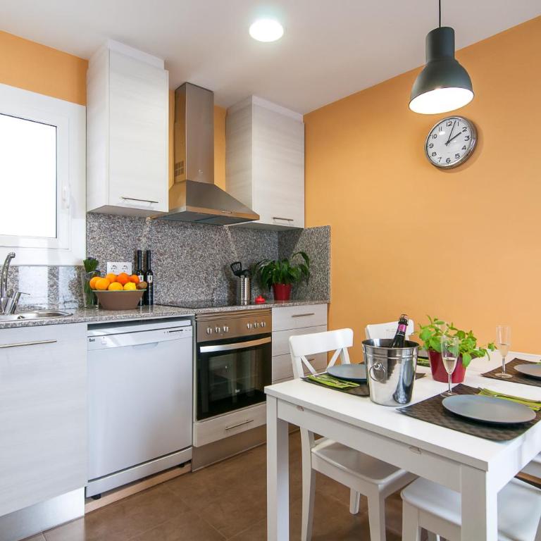 BBarcelona Sagrada Familia Flats - Three-Bedroom Apartment with Balcony - 3,2 - 6