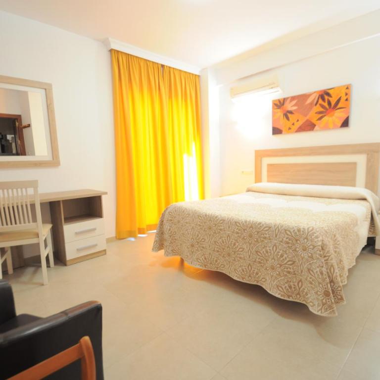 Hotel Goya - Habitación Doble con balcón - 2 camas - 14