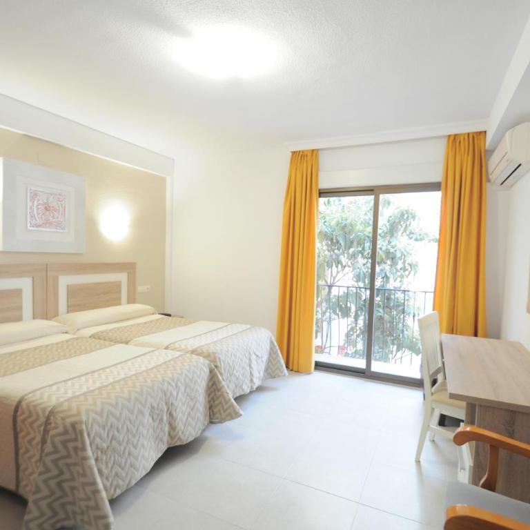 Hotel Goya - Habitación Doble con balcón - 2 camas - 19