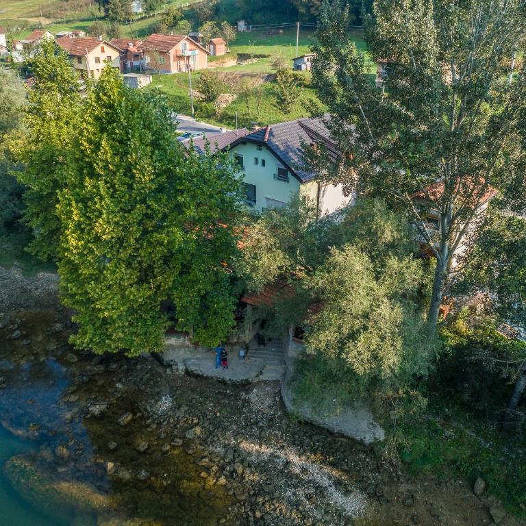 Guest House Majstorovic - Deluks Dvokrevetna Soba sa Bračnim Krevetom - 1