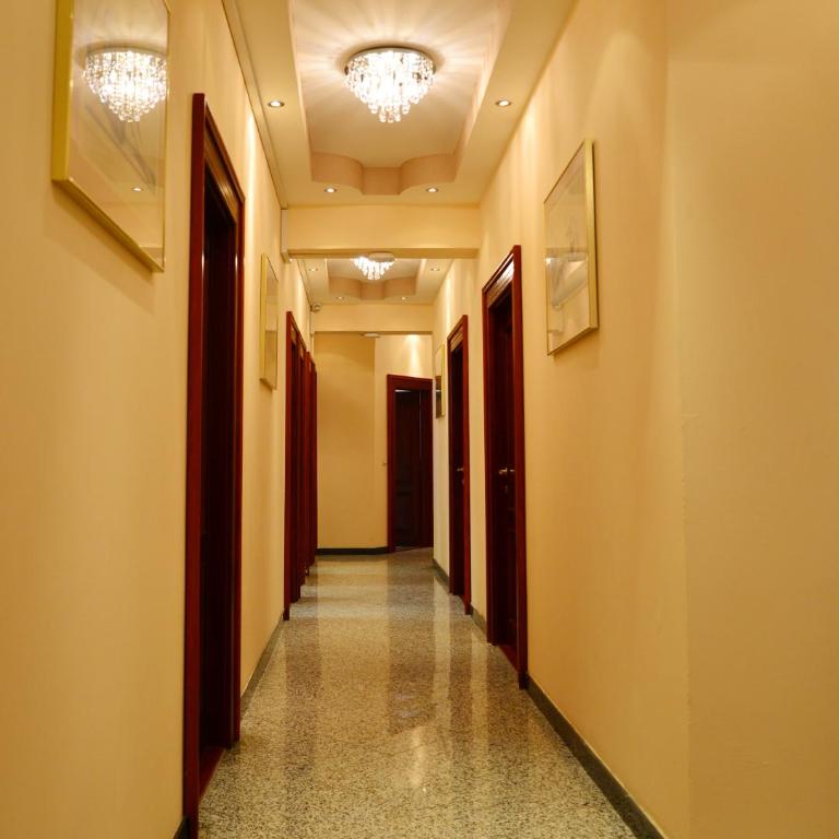 Hotel Kennedy - Camera Matrimoniale con Bagno in Comune - 6