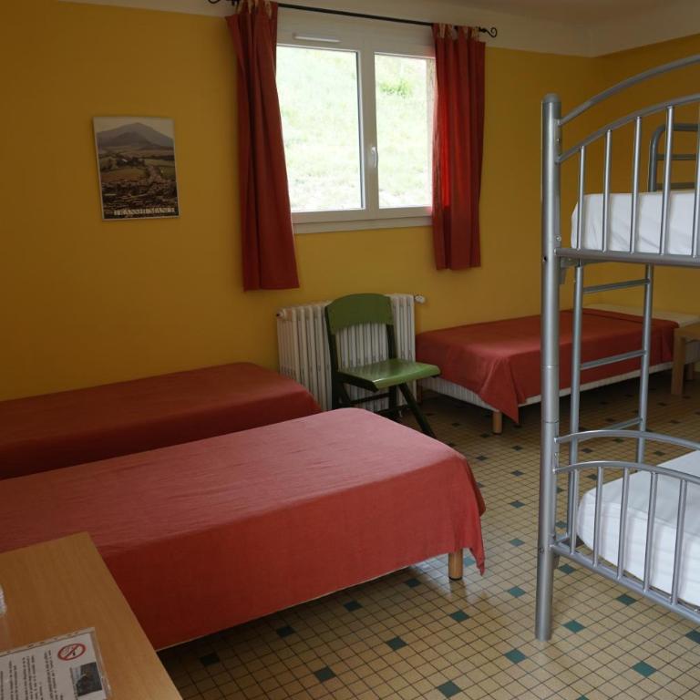 Gîte des Grands Causses - Chambre Familiale avec Salle de Bains Commune - 2