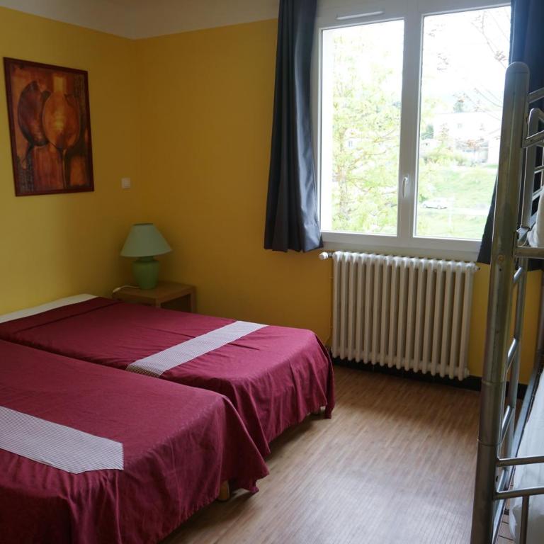 Gîte des Grands Causses - Chambre Quadruple avec Salle de Bains Commune - 3