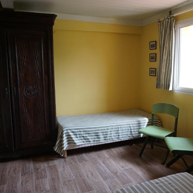 Gîte des Grands Causses - Chambre Quadruple avec Salle de Bains Commune - 2