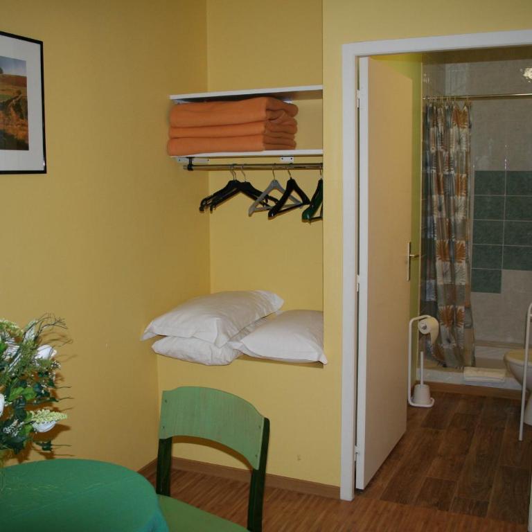 Gîte des Grands Causses - Chambre Familiale avec Salle de Bains Privative - 1