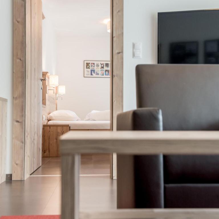 A Casa Saphir Appartement-Hotel - Appartamento con 2 Camere da Letto e Balcone Top 8 - 3