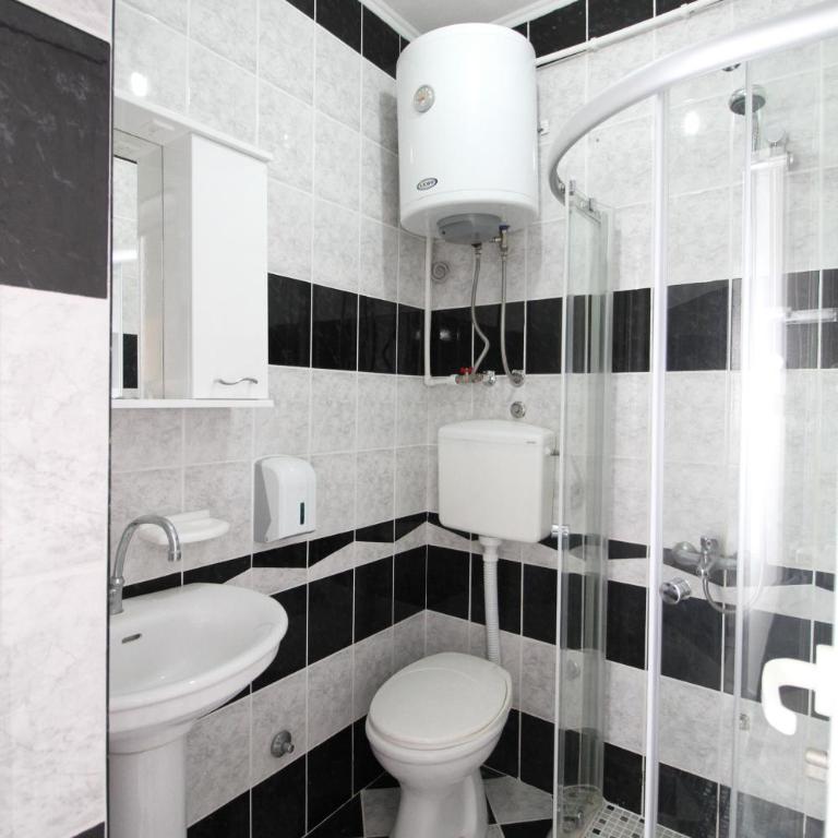Apartments Cota Guesthouse - Triple Room - 3