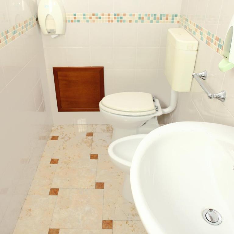 Albergo Maccotta - Camera Matrimoniale/Doppia con Letti Singoli - 8
