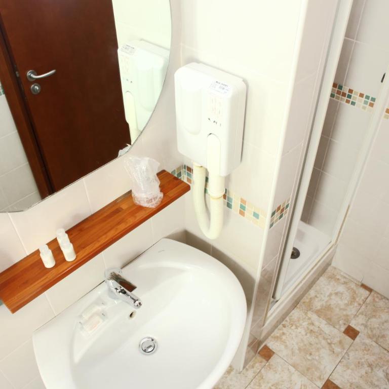 Albergo Maccotta - Camera Matrimoniale/Doppia con Letti Singoli - 7
