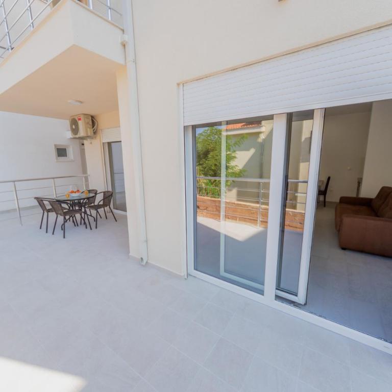 GREJM Lux Family Apartments - One-Bedroom Apartment - 3
