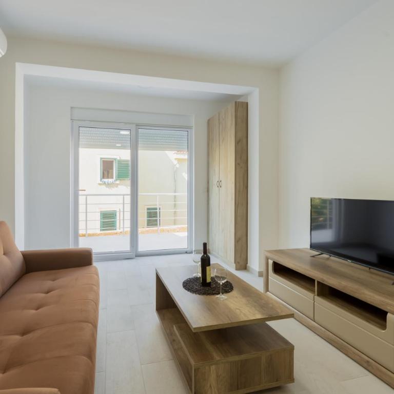 GREJM Lux Family Apartments - One-Bedroom Apartment - 10