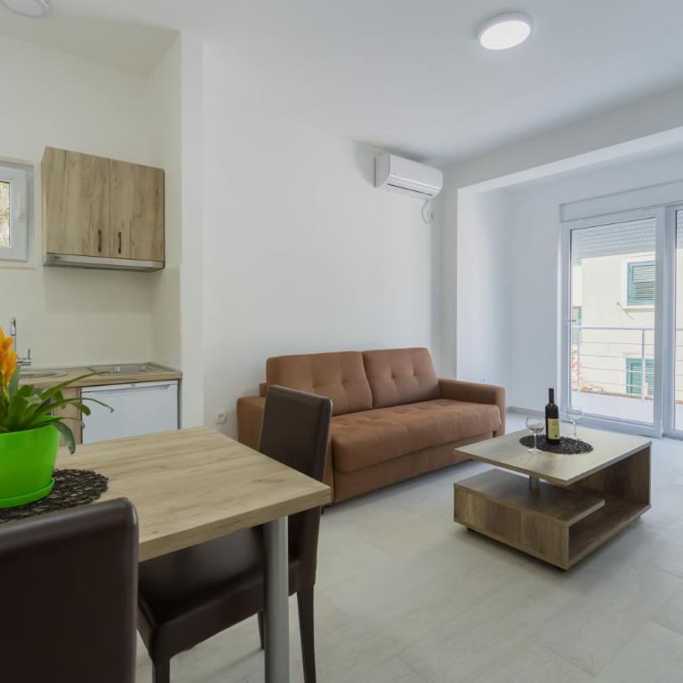 GREJM Lux Family Apartments - One-Bedroom Apartment - 5