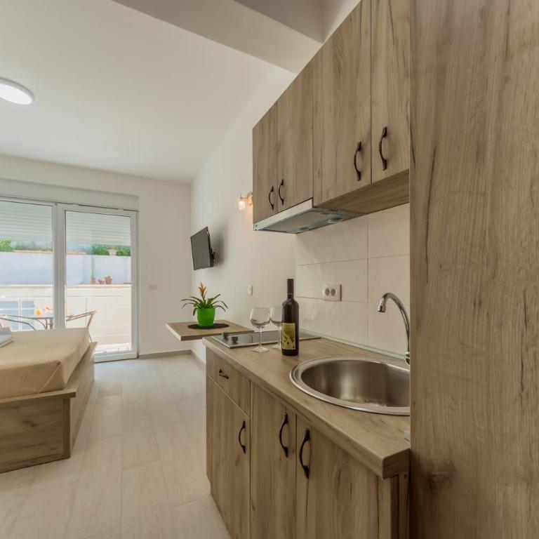 GREJM Lux Family Apartments - Double Room with Balcony - 7