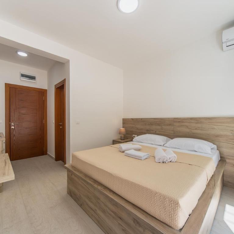 GREJM Lux Family Apartments - Double Room with Balcony - 5