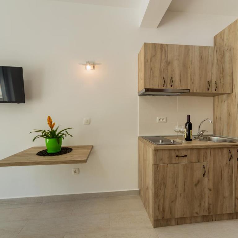 GREJM Lux Family Apartments - Double Room with Balcony - 2