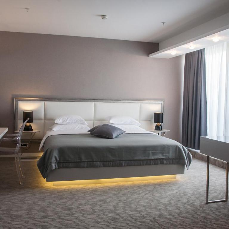 Hotel Aurel - Deluxe Suite - 3