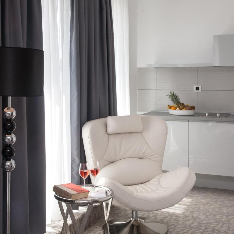Hotel Aurel - Deluxe Suite - 5