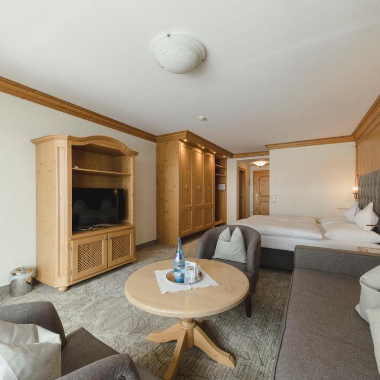 Hotel Schwarzer Adler - Sport & Spa - Familiensuite mit Balkon - 3