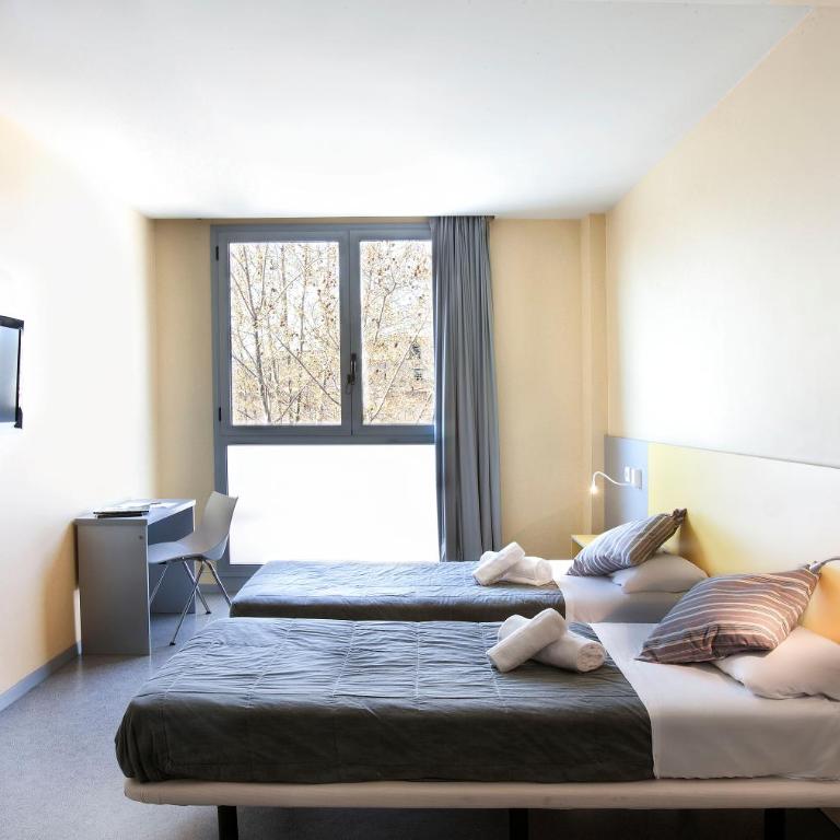 Twentytu Hostel Barcelona - Twin Room with Private Bathroom - 4