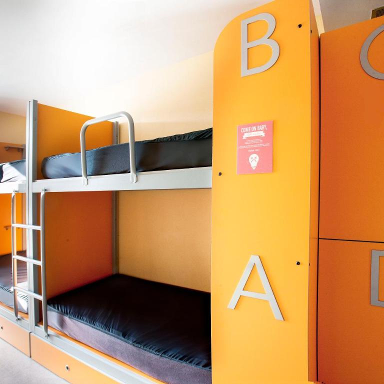 Twentytu Hostel Barcelona - Bed in 4-Bed Mixed Dormitory Room - 5