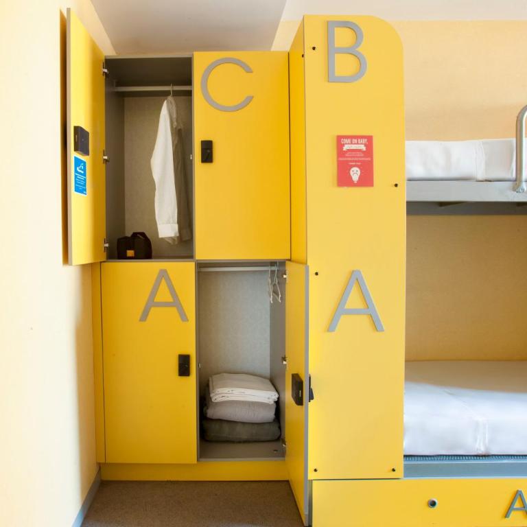 Twentytu Hostel Barcelona - Bed in 4-Bed Mixed Dormitory Room - 6