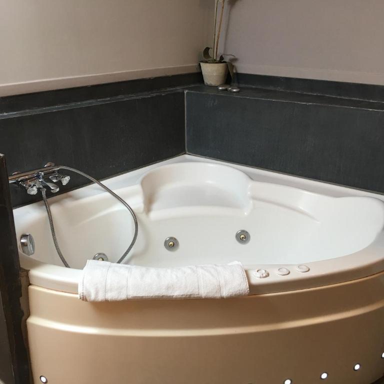 Intérieurs-Cour - Appartement avec Jacuzzi - 3
