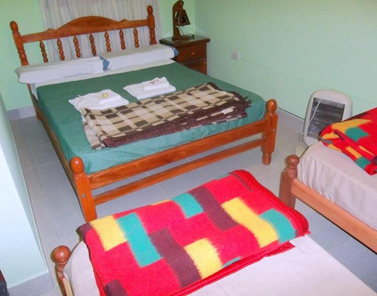 Hostal Portal del Valle - Habitación Triple con baño privado - 3