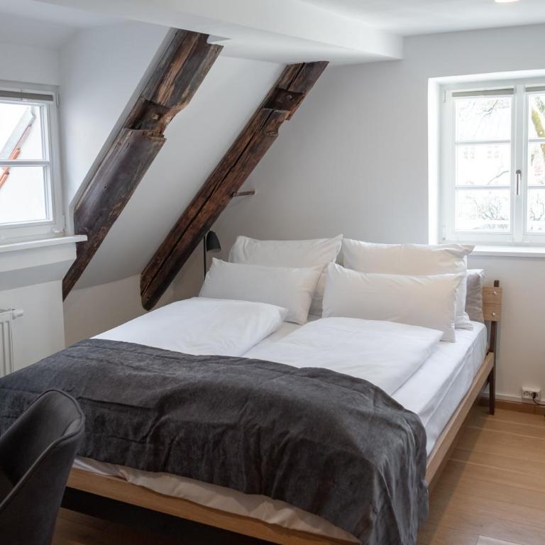 ANA Suites Augsburg City Center - Self-Service-Hotel - Apartment mit eigenem externen Bad - 4