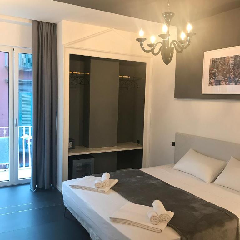 The Boutique Napoli Suite - Camera Matrimoniale Superior con Balcone - 2