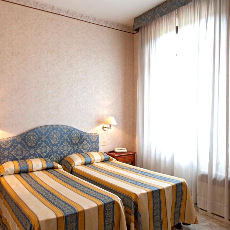 Hotel Moderno - Camera Economy Matrimoniale/Doppia con Letti Singoli - 2